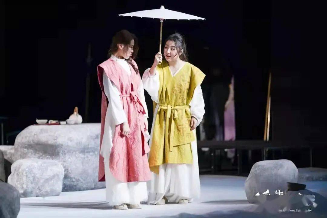 《南唐后主》热演;沉浸式感官戏剧《消失的航班》|597