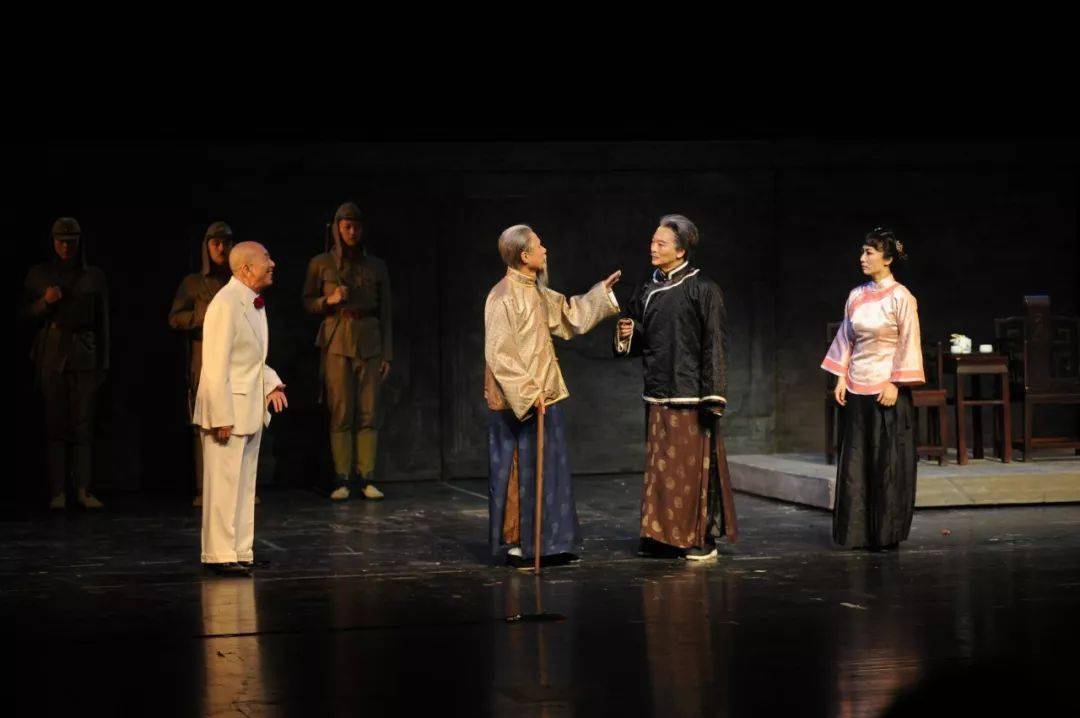 2013年,中国国家话剧院出品,演出的的经典剧目《大宅门》诞生,该剧由