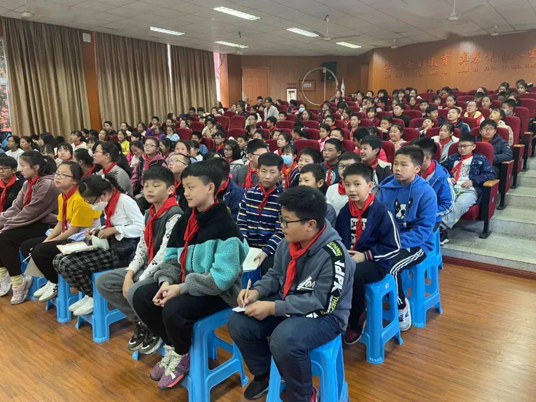志愿活动宁波历史文化志愿宣讲团走进邱隘镇中心小学