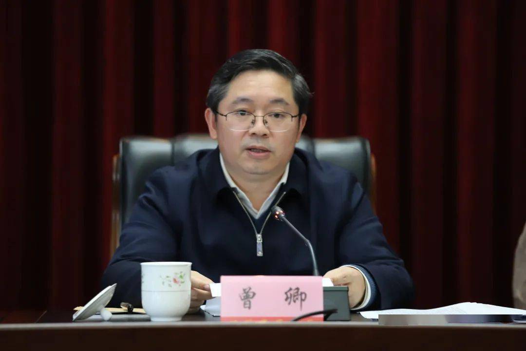 曾卿强调,商务工作的总根脉在企业,要以企业为导向来生成和推进商务