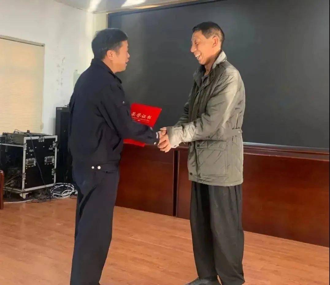 自家房屋和积蓄却…_郑云潭