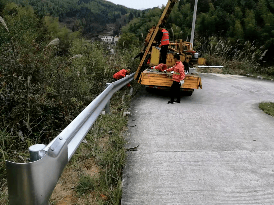 60余米防护栏到位,"生命护栏"让乡村公路更安全 | 我为群众办实事