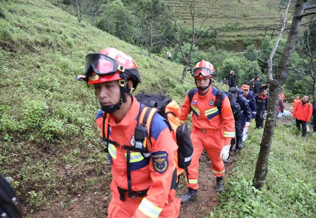 中国地质调查局4名队员哀牢山野外作业失联普洱消防持续搜救