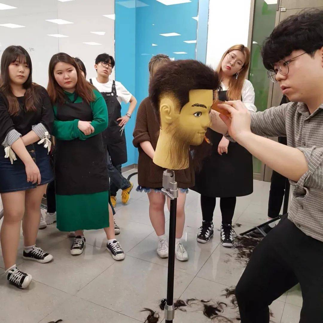 西京大学美容艺术学院介绍_化妆_美发_专业