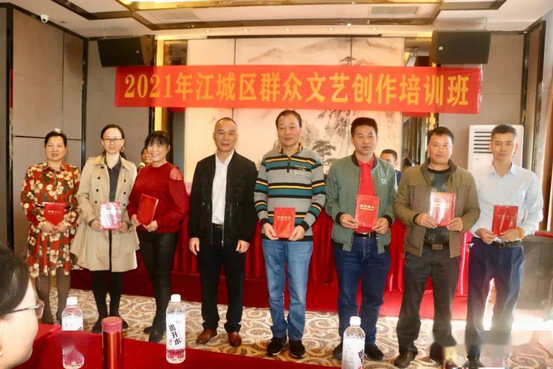 培训辅导班上,高伟文,陈慎光,李代文三位老师对全区2021年群众文艺