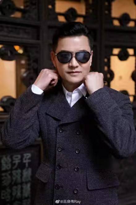吕良伟近照冬日氛围感拉满 逆龄状态网友直呼:是韩剧男主本人