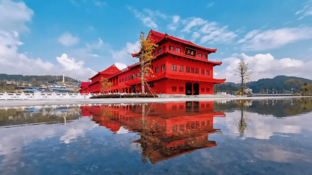 洒洒阳光一屡,旺苍金色一片_红桥_河面上_枫叶