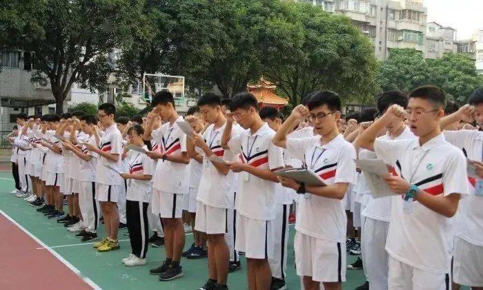 中学校服丑广东各地中学校服大赏这些学校的好看到爆