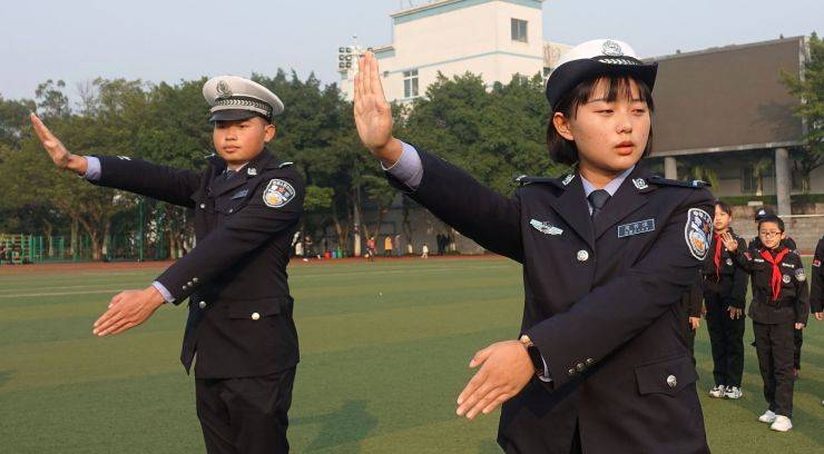 走进川警 少年警校学员学当小交警_活动_柯江红_泸州市