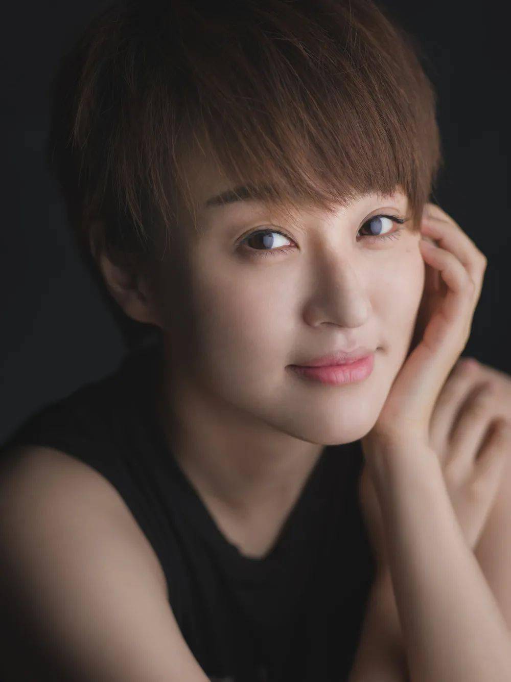 吴静耳聋嬷嬷王善保家的饰 贾元春/平儿大观园里的众姐姐们杨子奕饰