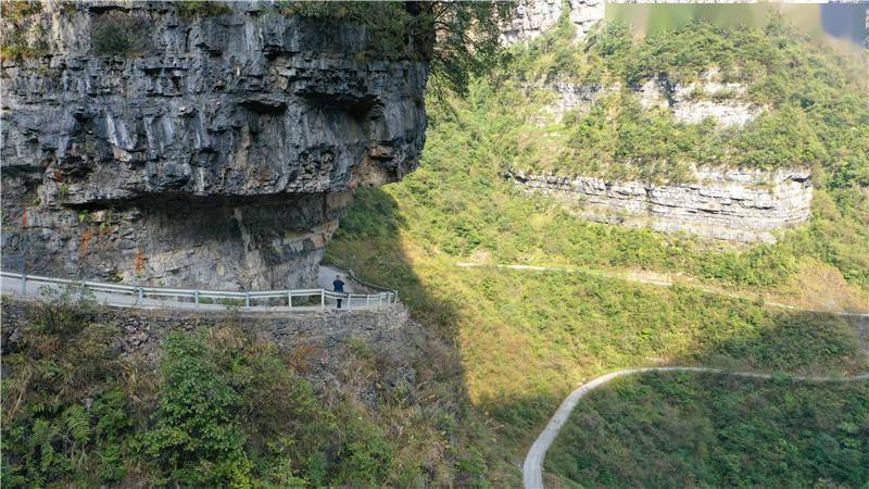 彭水棣棠乡:"挂壁"公路美如画_牌楼村_都督乡_丰都县