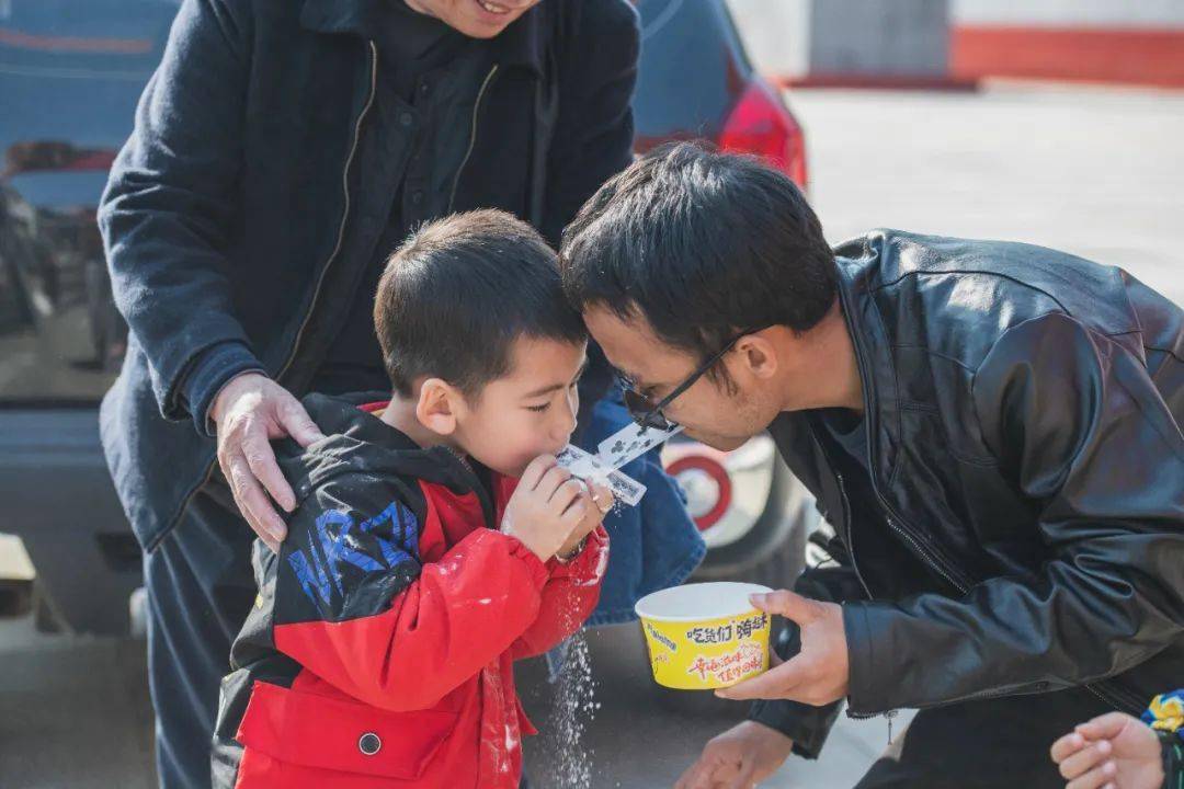 下午徒步爬山,瞻仰何长工同志故居,学习何长工等老一辈无产阶级革命家