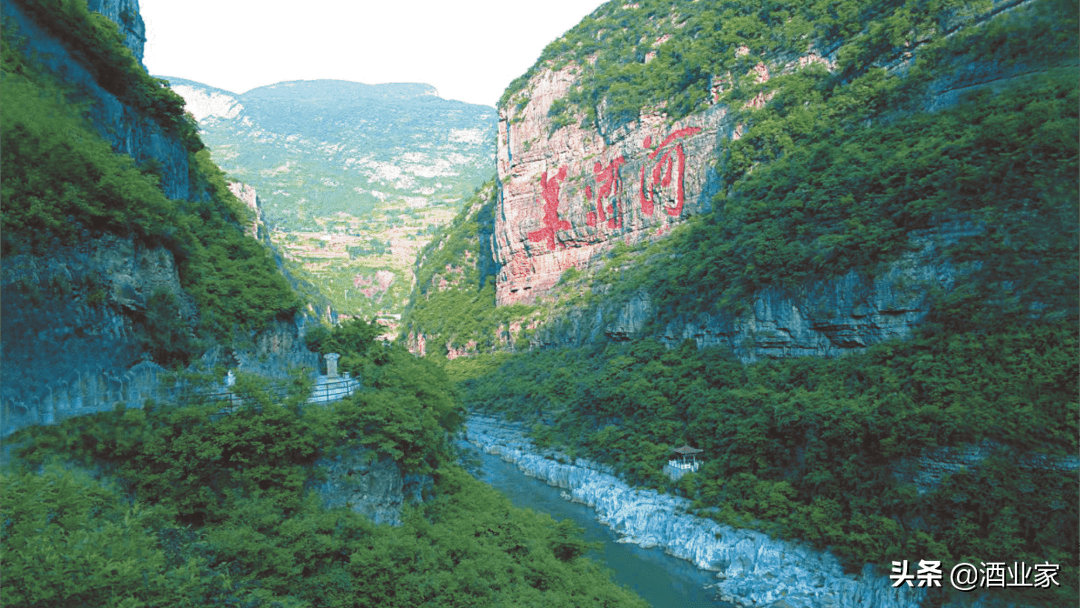 以赤水河流域为中心,以贵州仁怀经济开发区,贵州习水经济开发区,贵州