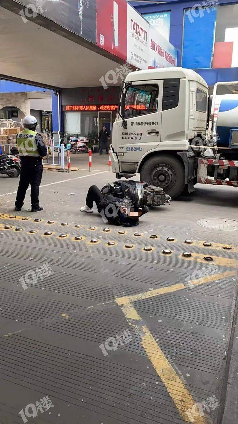 电瓶车小伙一只脚建材市场服务台这边昨天早上8点19楼网友爆料▽尽量