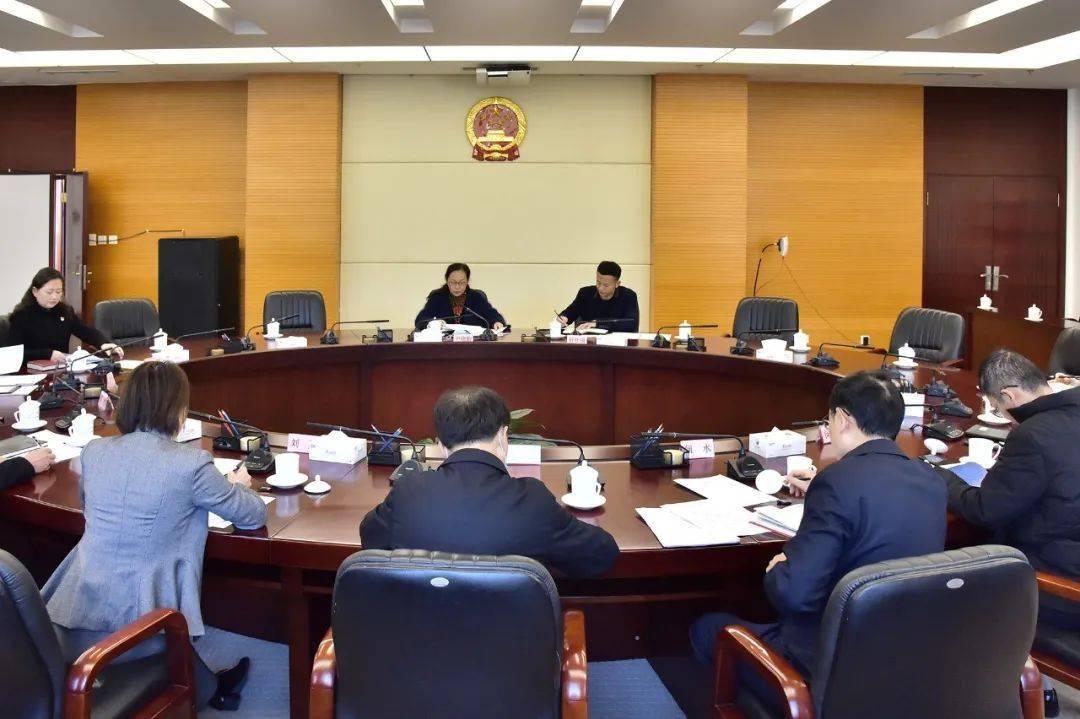 学习教育评估座谈会在贵阳召开,第二巡回指导组副组长尹晓勤主持会议
