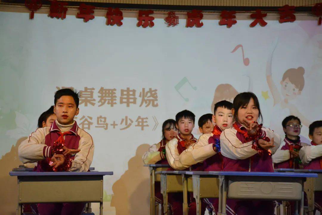 六一班课桌舞《布谷鸟少年》本次活动不仅体现了西峡广开外国语学校在