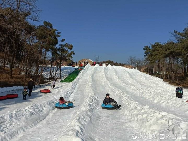 元旦假期首日,跑马岭景区·齐鲁雪乡,金象山滑雪场,卧虎山滑雪场等