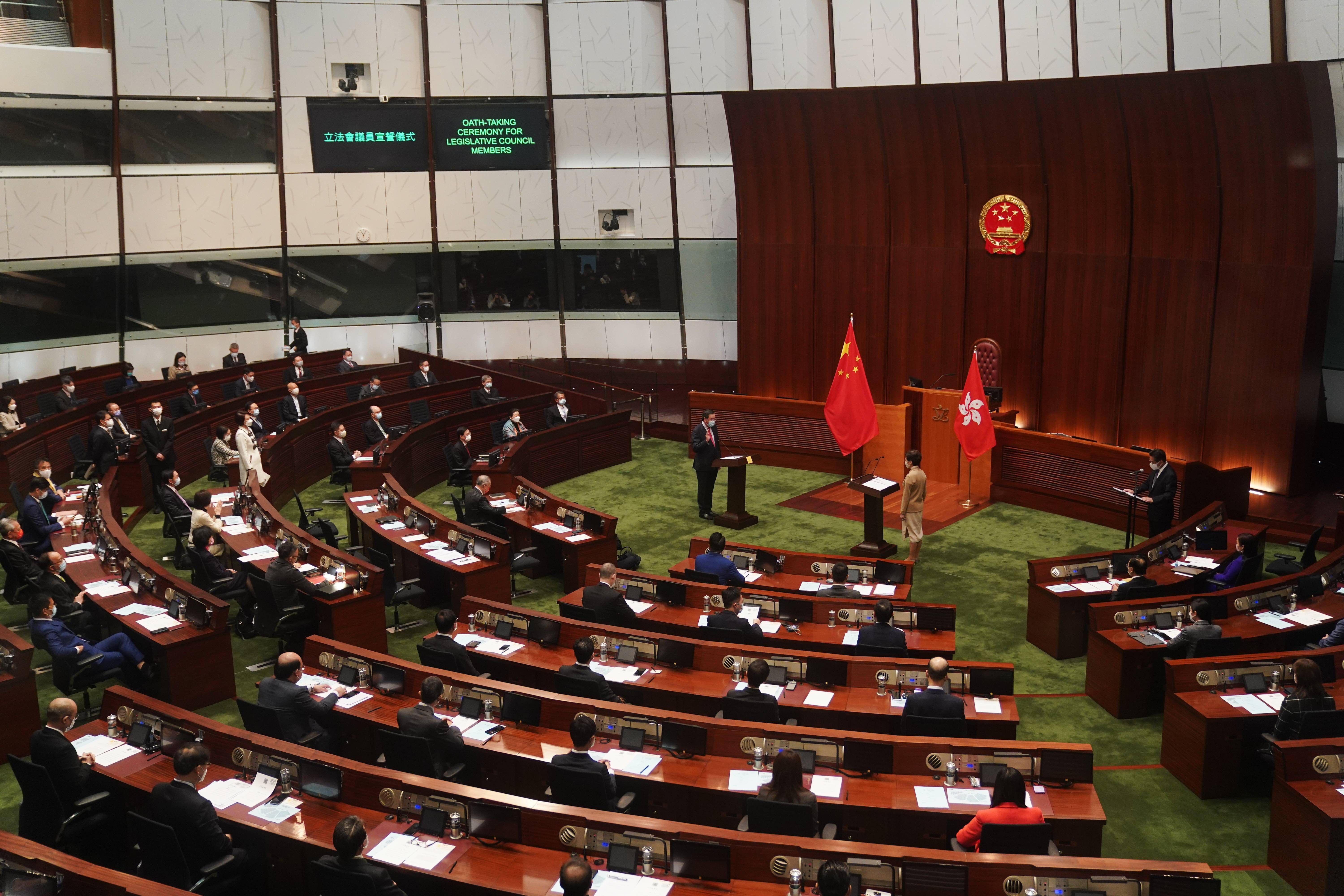 香港特区第七届立法会举行议员宣誓仪式