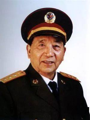 中华人民共和国历任国防部长任期最长的是谁