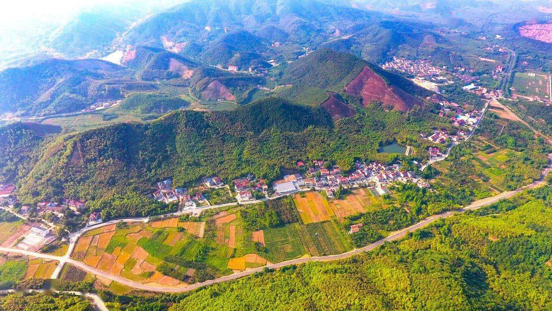 截至目前,妙西镇已有7个村(石山村,妙西村,稍康村,杨湾村,王村村,后沈