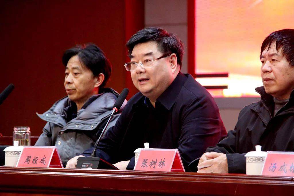 孙进基会长在讲话中向获奖同学表示热烈的祝贺和美好的祝愿,并向长期