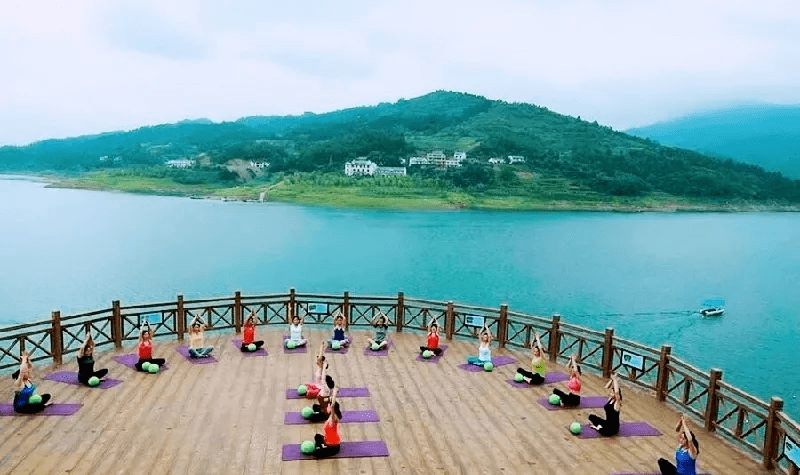 来到圣水湖旅游度假区