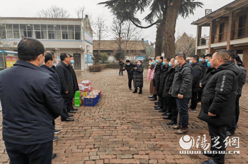 通讯员 欧少博)在2022年新春佳节来临之际,1月26日,凤翔区区长彭世忠