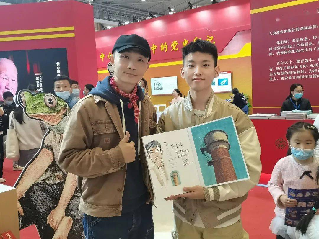 与光同行李家鑫博观而约取厚积而薄发