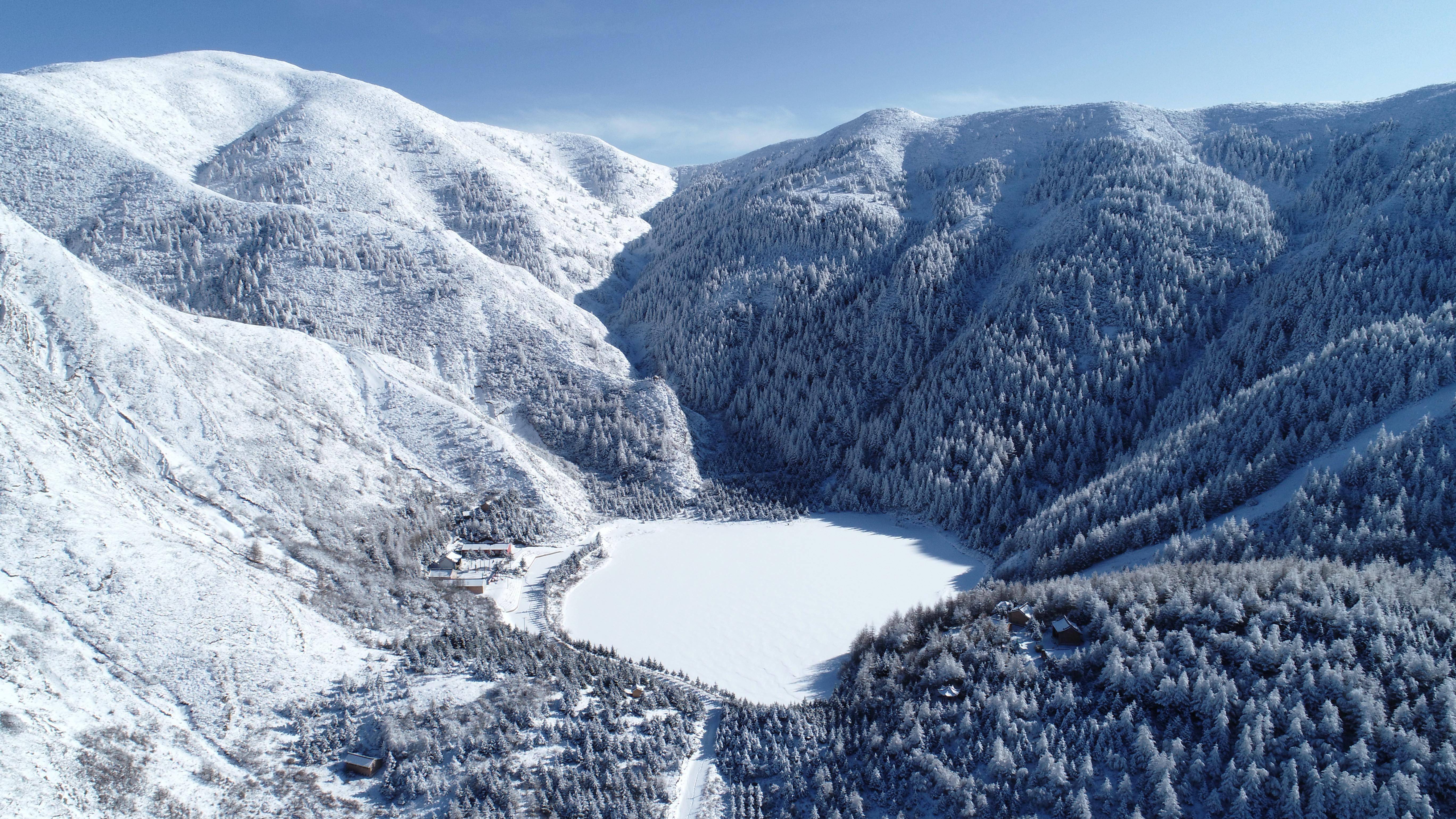 雪后六盘山