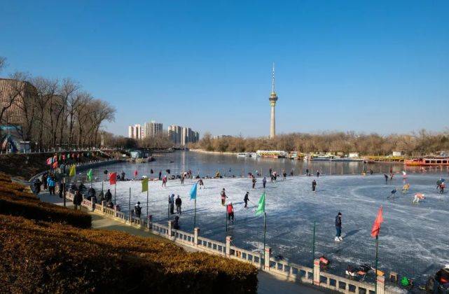 冰场免门票营业时间:9:00—17:00永引渠冰场图源中国消费者报地址