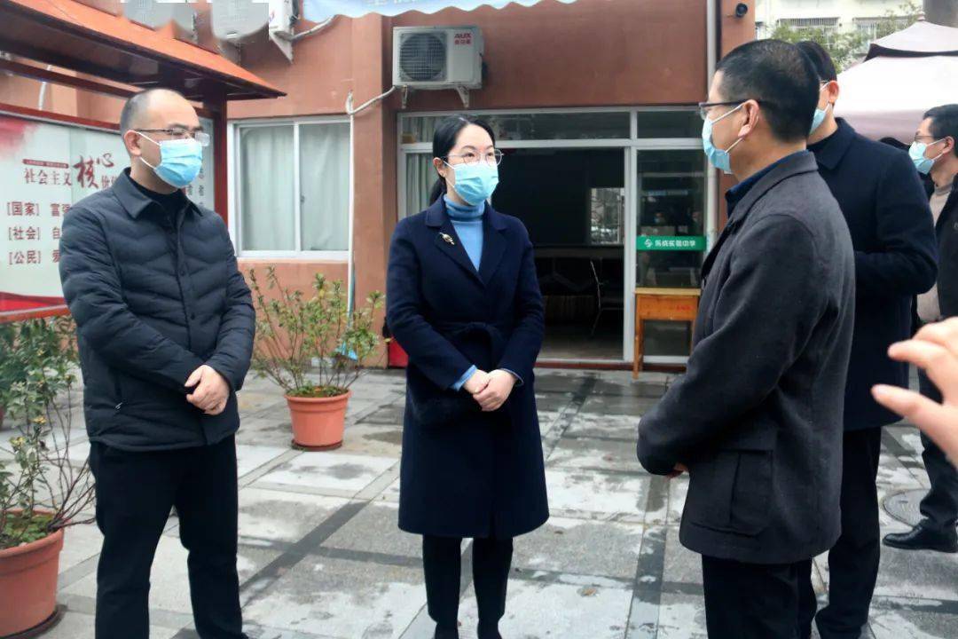 保障师生生命健康安全,2月10日,乐清市副市长陈健带队对学校疫情防控