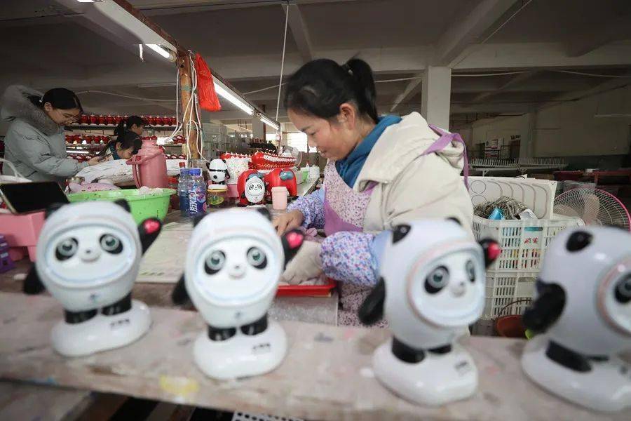 陶瓷冰墩墩来自福建德化