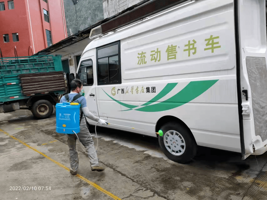 运送当天,公司新任经理冯冬妮同志亲临现场,亲自致电学校,教育主管