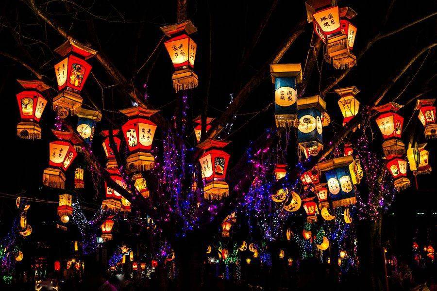 关于元宵节的起源,有"汉武帝于正月十五祭祀'太一神,祈求国泰民安,风