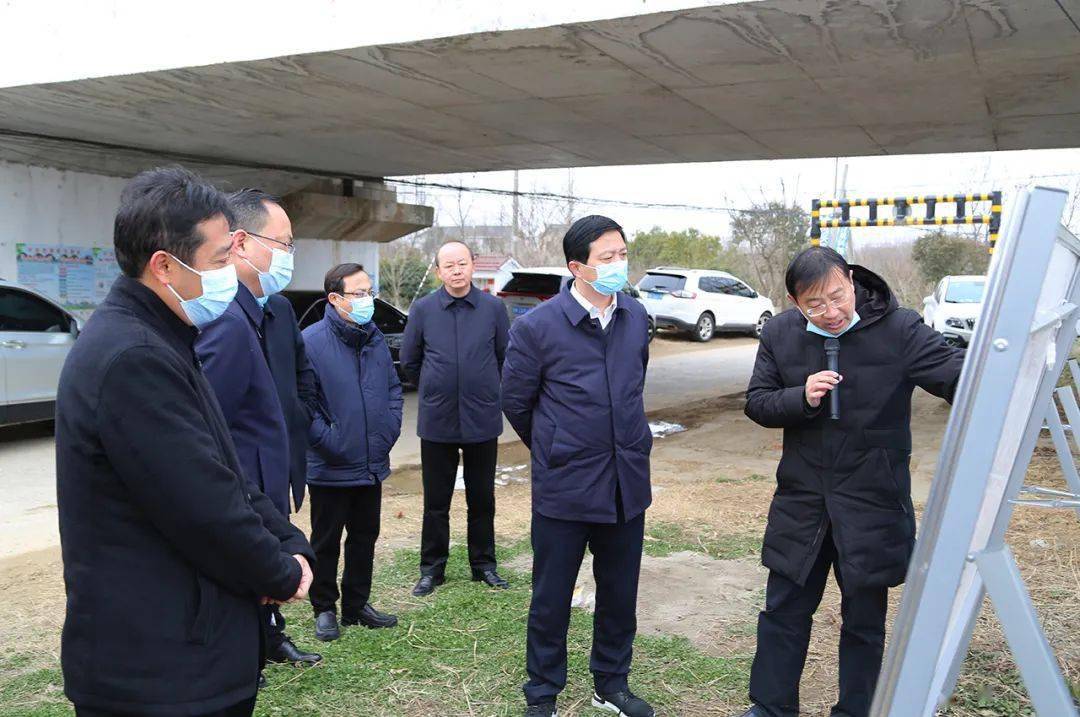 扬州市交通运输局副局长印德明,总工程师盛宇,仪征市副市长俞蕾,市