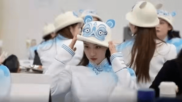 placard bearers开幕式身着虎年服装演唱奥林匹克会歌的孩子们