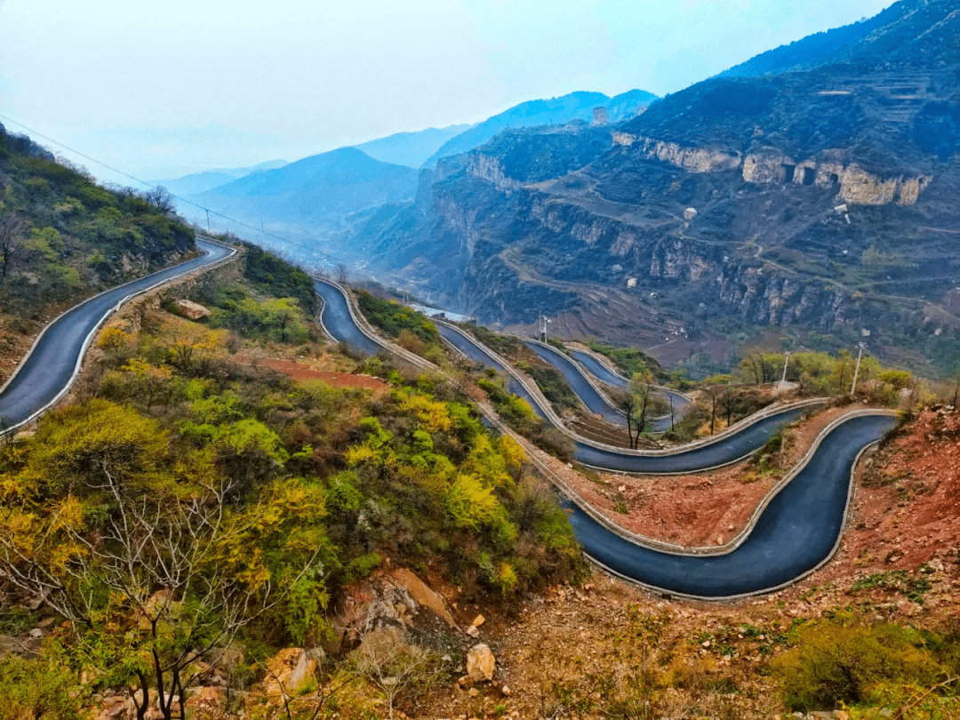 花壶公路(温馨提示:因太行第一路特殊的地理位置,坡度陡,弯度急,上坡