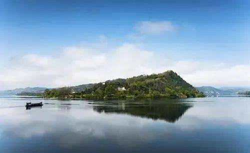 游览2个及以上等级景区,特色旅游村(其中必须游览1个
