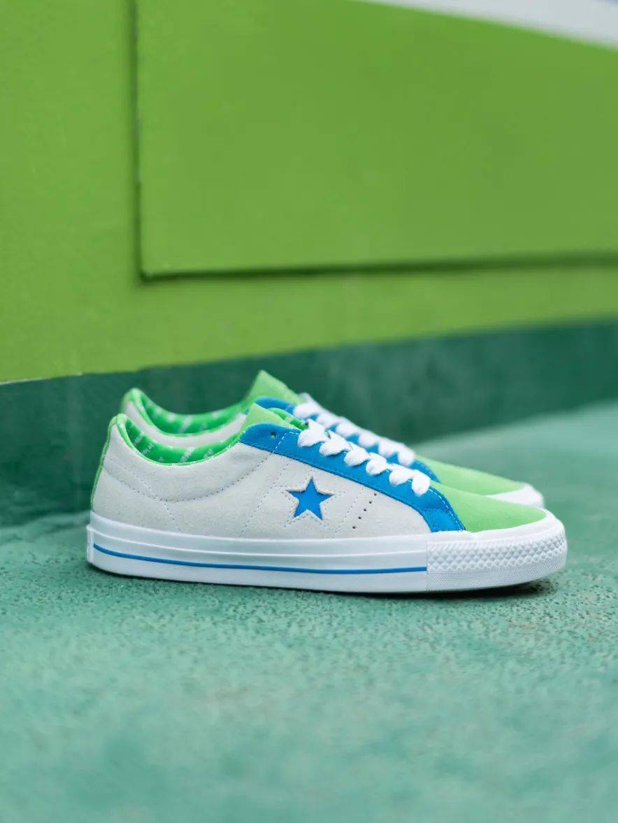 匡威onestar绿色,匡威onestar黑色 如今 converse 再一次给我们带来惊喜,以 one star pro 为原型,以生活