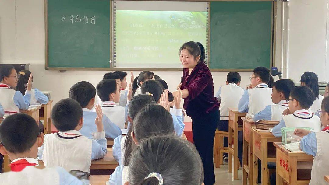 高级示范 引领远航 ——保山市第二示范小学高级教师