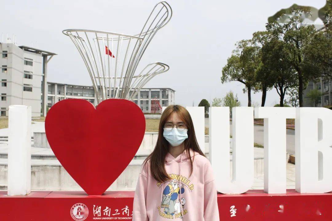 你戴口罩的样子怪好看的