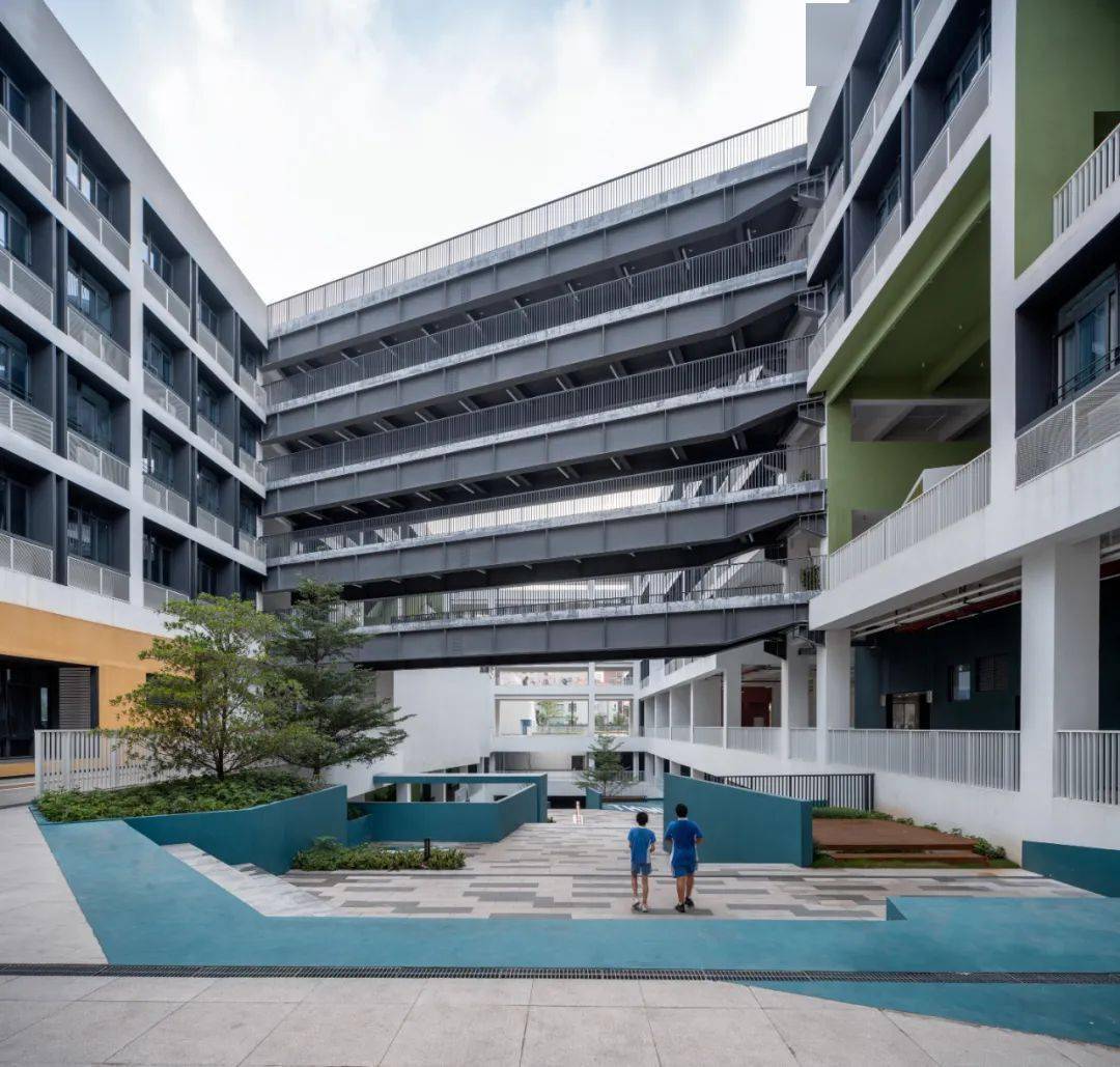 新作深圳市龙华区行知中学筑博设计联合公设