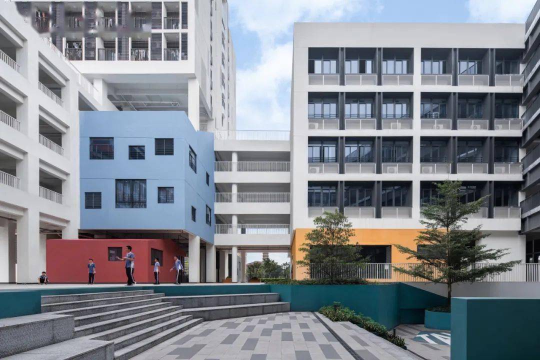 新作深圳市龙华区行知中学筑博设计联合公设