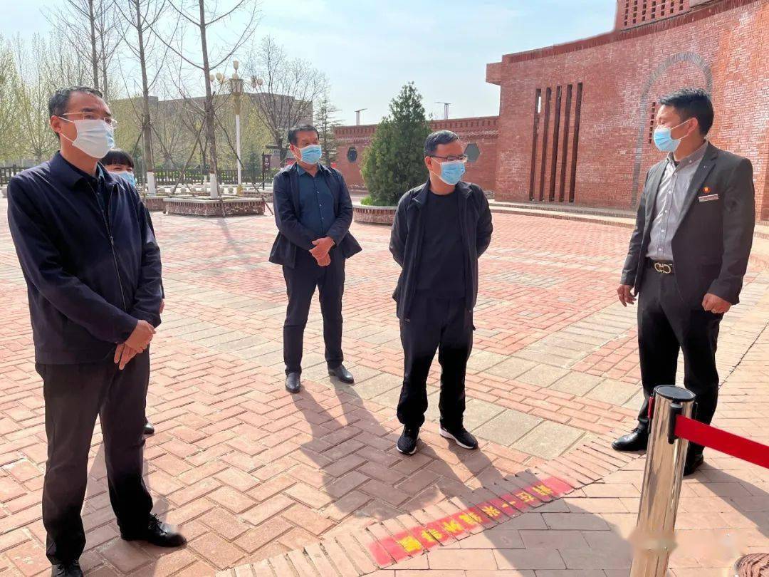 李虎山深入景区商场和农贸市场检查疫情防控工作