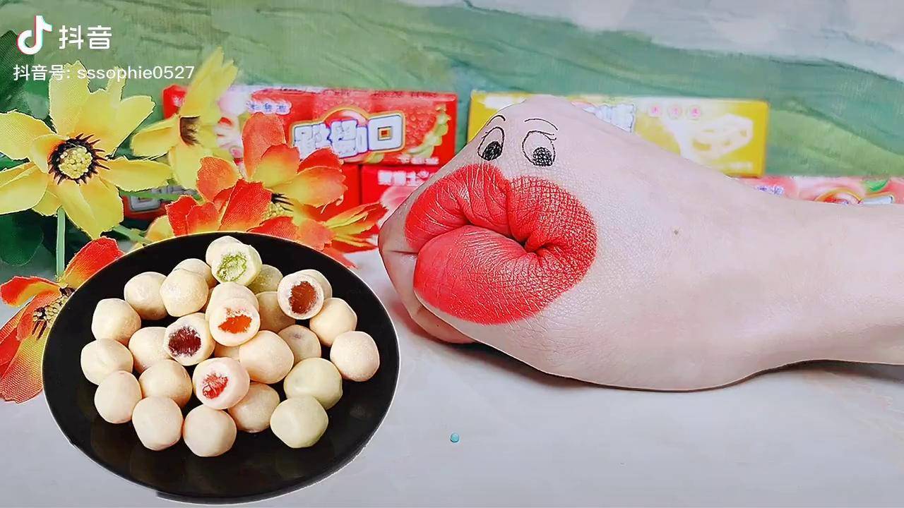 趣味糖果贪吃果子吃脆皮夹心糖8种果味夹心软糖果子很喜欢糖果好吃