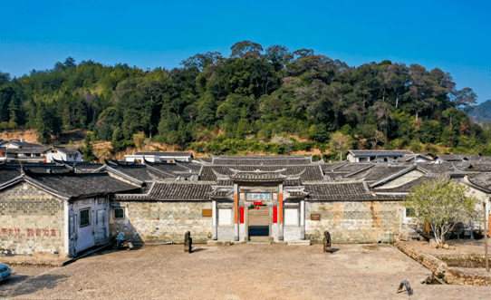 培田古村落,位于福建省龙岩市连城县宣和乡,是迄今南方地区保存最完整