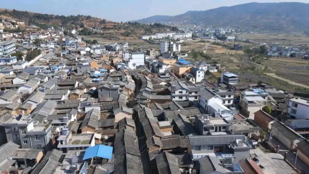 1973年,周美润出生在小河淌水的故乡—密祉镇文盛街村.