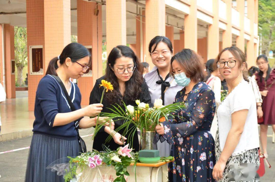 花艺醉人心与共约春天阳春市第一中学2022年插花大赛