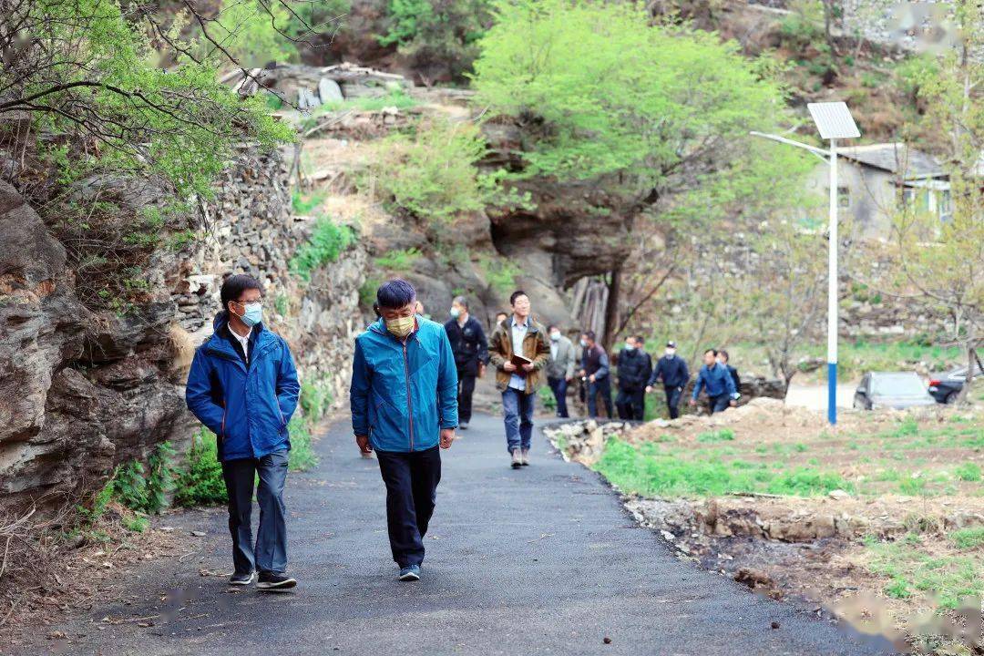 与外部董事叶晓华,倪东生等赴公司结对帮扶村房山区霞云岭乡四合村实