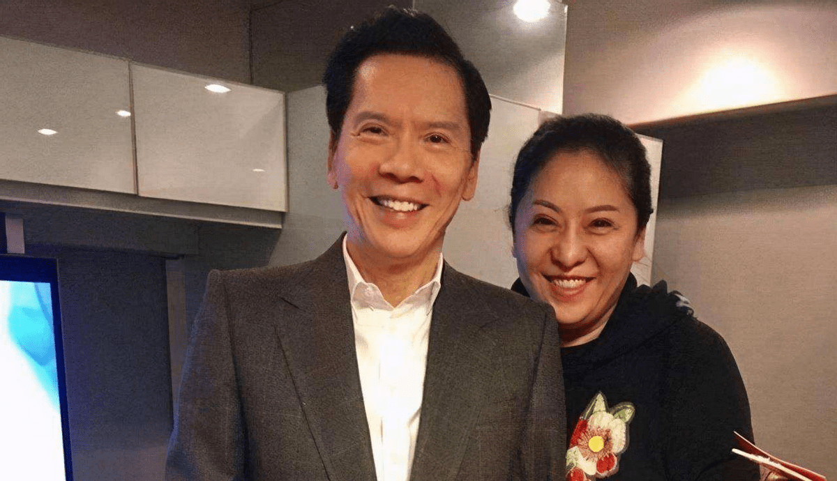 向华强前妻罕见露面75岁高龄仍然风采依旧背万元包包尽显富态